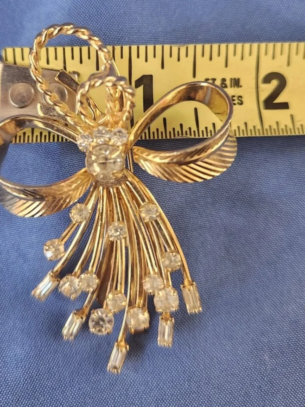 Vtg 1960's Sarah Coventry Signed Bow Brooch Pin Vogue Rhinestone Gold Tone MCM - Picture 6 of 14